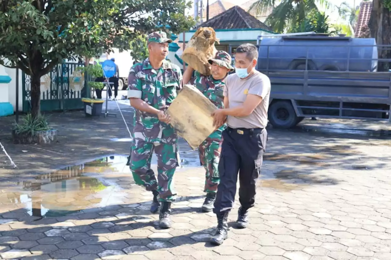 Tunjukkan Komitmen Perdamaian, Brajamusti-PSHT Gotong Royong Bersihkan Tamansiswa