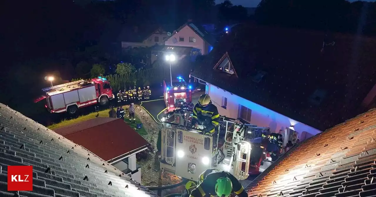 Dachstuhlbrand: Blitz schlug in Dach eines Einfamilienhauses ein