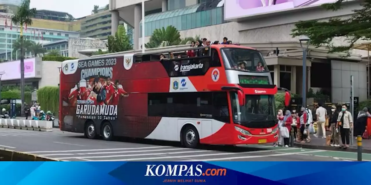 Begini Sensasi Naik Bus Wisata Transjakarta 'Pencakar Langit Jakarta'