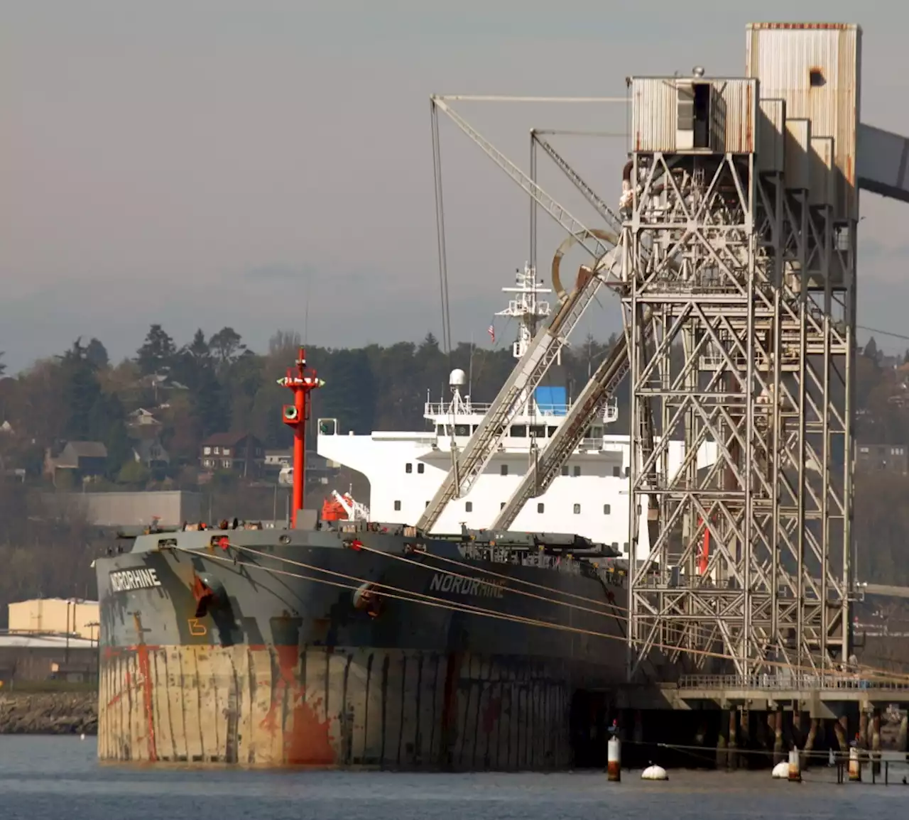 Focus of West Coast ports’ labor feud shifts to northwest