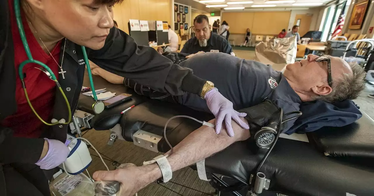 Opinion: Two gay men walk into a Red Cross blood donation center ...