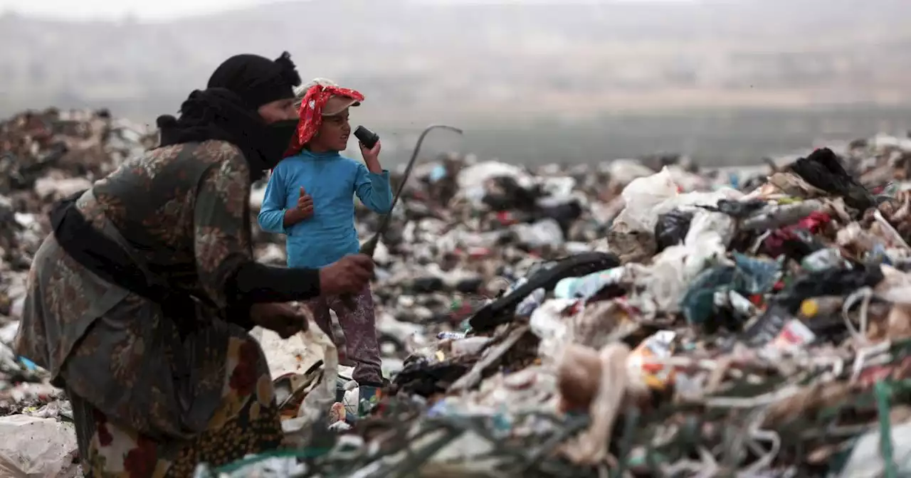 Le recyclage, une nécessité plus qu'un choix pour des Syriens des zones rebelles