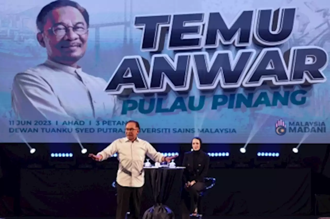 Read more, use knowledge for the people, PM Anwar tells political leaders