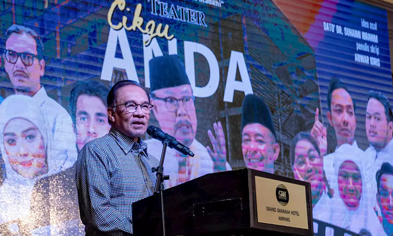 PM urges M'sians to focus on improving education standards