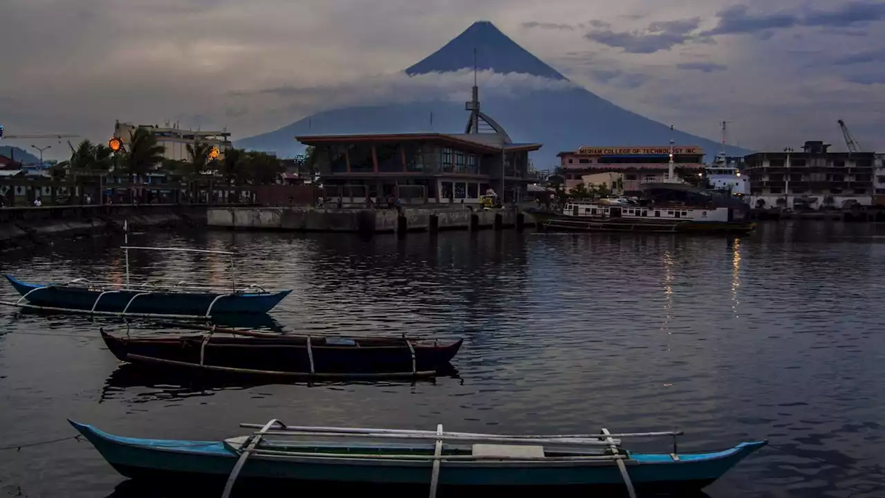 Más de 9.000 evacuados por la erupción del volcán Mayón en Filipinas