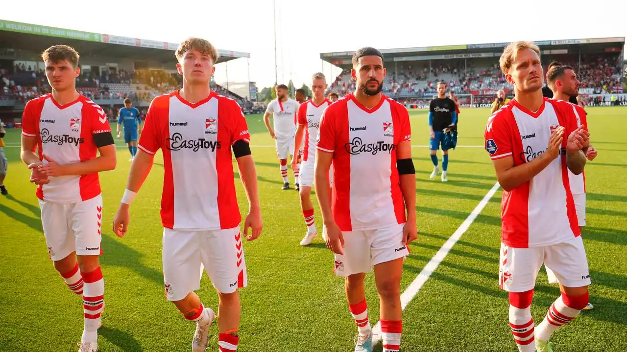 FC Emmen-coach Lukkien na degradatie: 'Doet enorm veel pijn dat het zo afloopt'