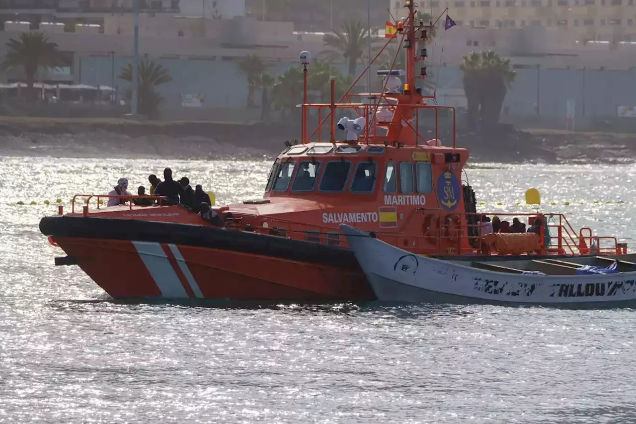 Salvamento Marítimo rescata a 203 migrantes en dos pateras y un cayuco en aguas de Canarias