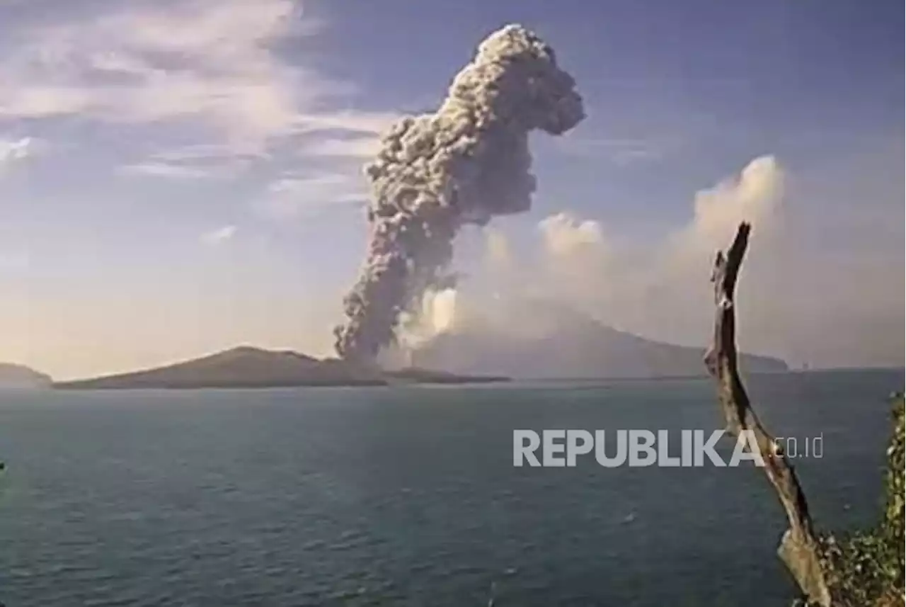 Gunung Anak Krakatau Erupsi Lagi, Ini Catatan Sejarahnya |Republika Online