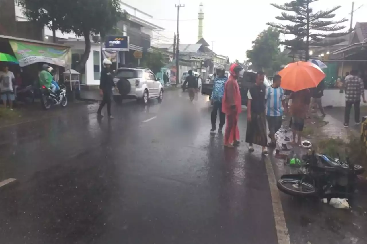 Modin Bersama Istri dan Bayinya Tewas dalam Tabrakan Maut di Pakis Malang