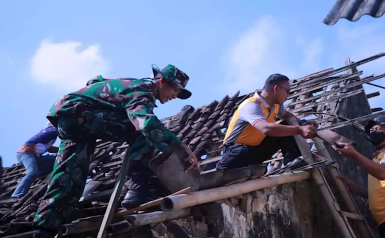 Rawan Ambruk, Rumah Mbah Siti Jebugan Klaten Utara Direhab Polres