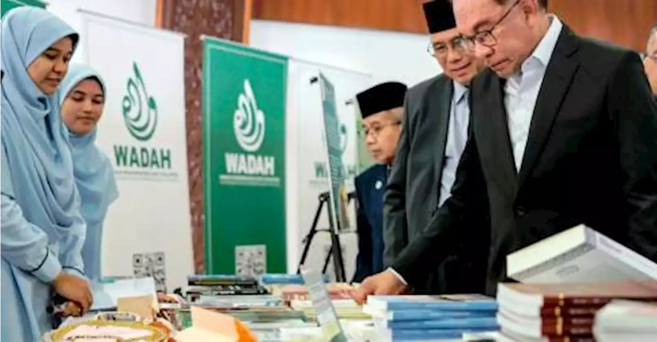 PM Anwar urges Malaysians to focus on improving education standards