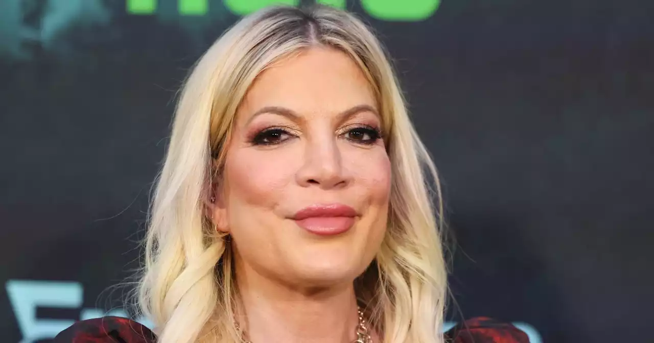 Tori Spelling reacts to her late dad wanting her ‘90210' character to be a virgin