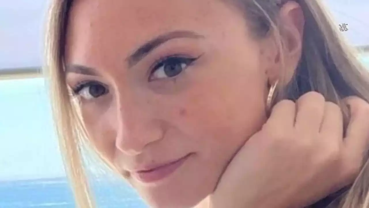 Funerali di Giulia Tramontano, uccisa da Alessandro Impagnatiello, il vescovo: «Giulia è una testimone, una martire»