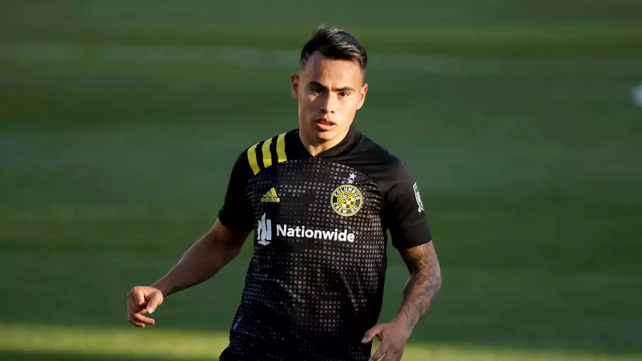 Crew's Lucas Zelarayán scores wild goal from beyond midfield in stoppage time to beat Fire