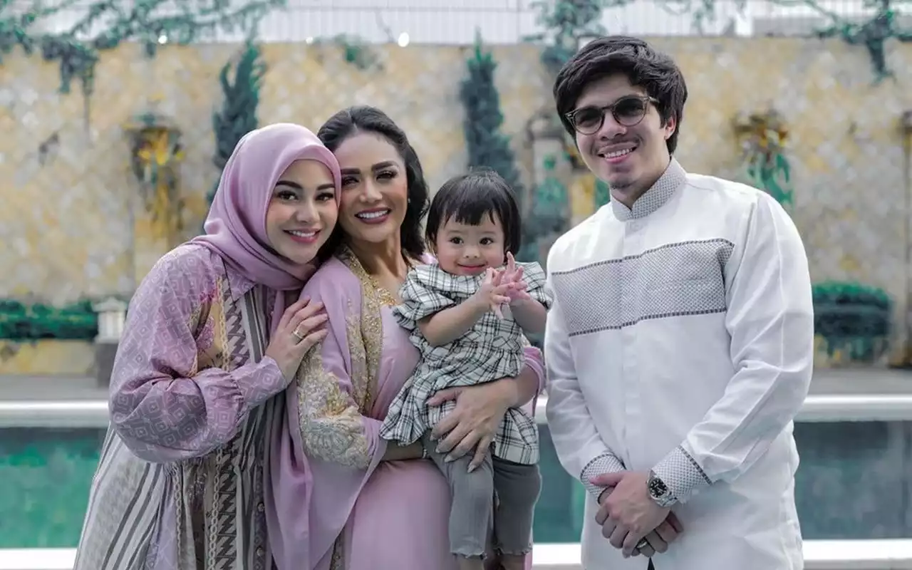 Ameena Renang Bareng Kris Dayanti, Aurel Hermansyah Tulis Ungkapan Super Manis