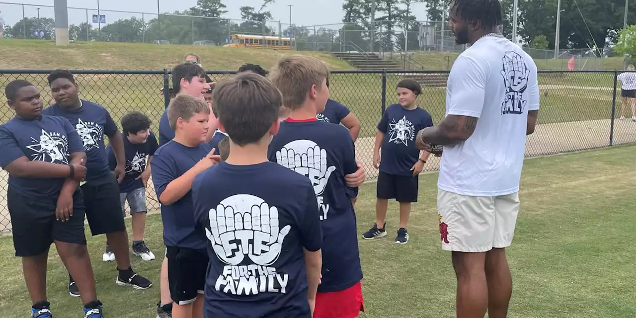 NFL player runs youth football camp at Marbury High School