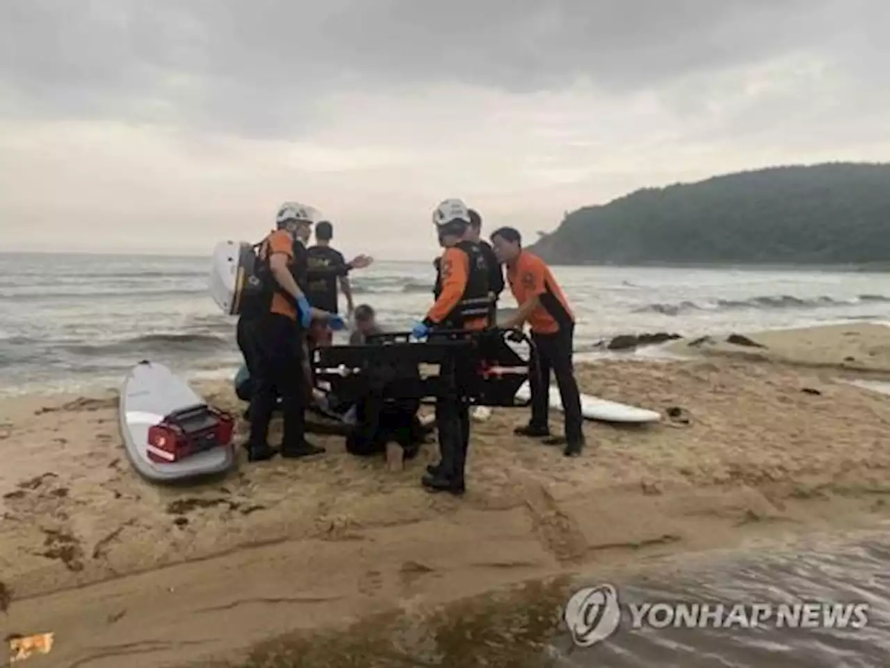 '벼락이 떨어지자마자 주변 사람들이 쓰러졌어요' | 연합뉴스