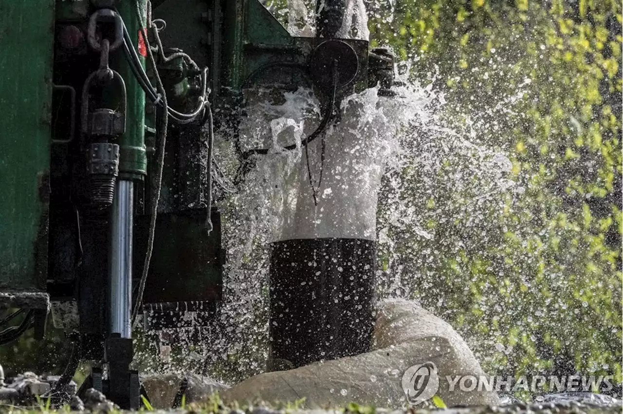 '최악가뭄' 우루과이 생숫값 4.6배 폭등…공원 우물까지 퍼 올려 | 연합뉴스