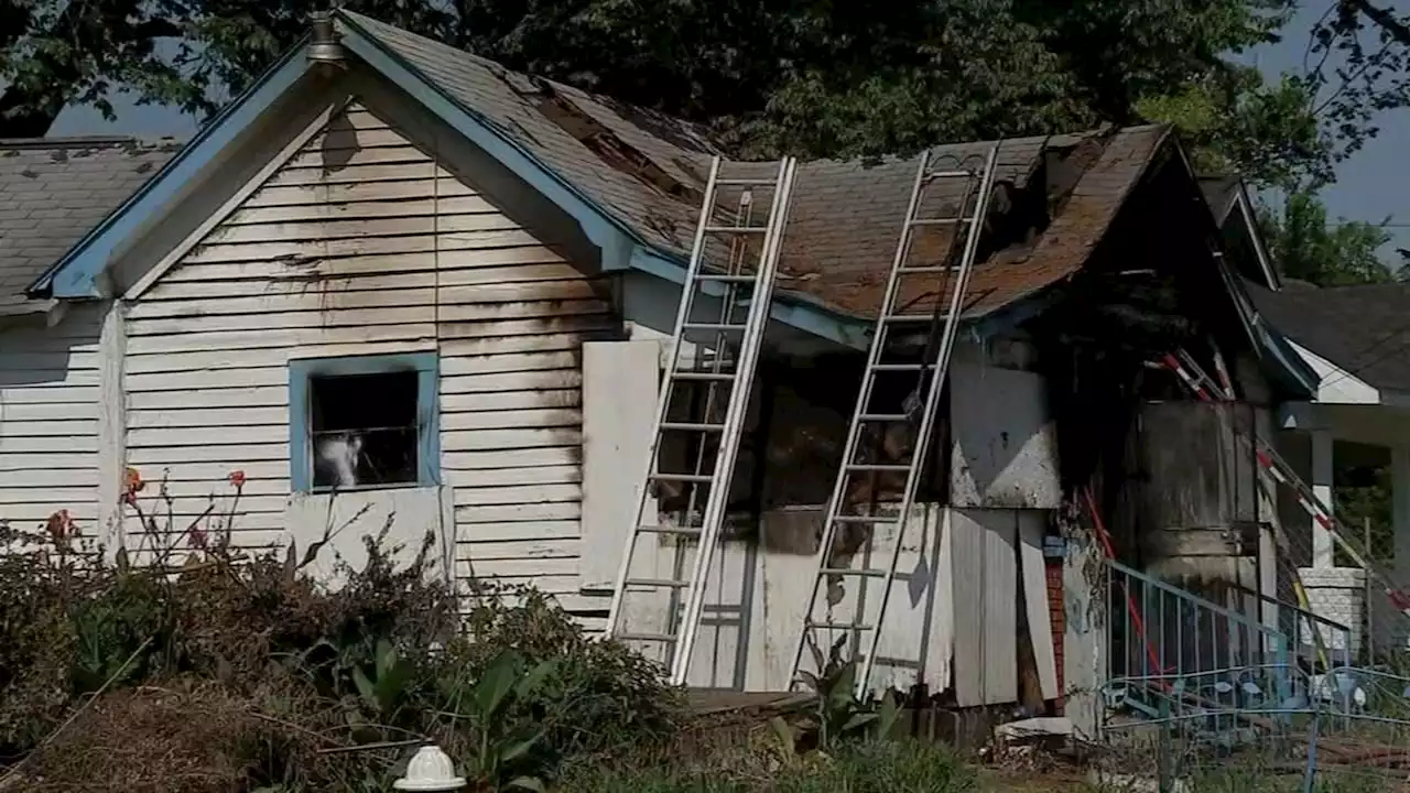 Fire officials save man trapped inside home on fire in SE Houston, officials say