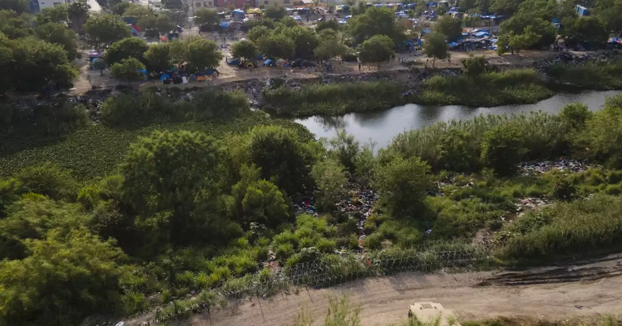 Texas to deploy buoys in Rio Grande in attempt to curb migrants from crossing river