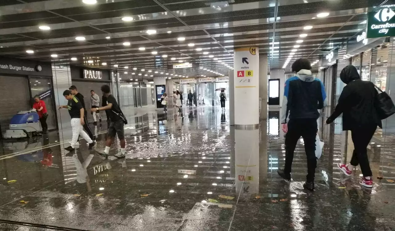 Météo : rues inondées, pompiers débordés... les images des violents orages ce dimanche