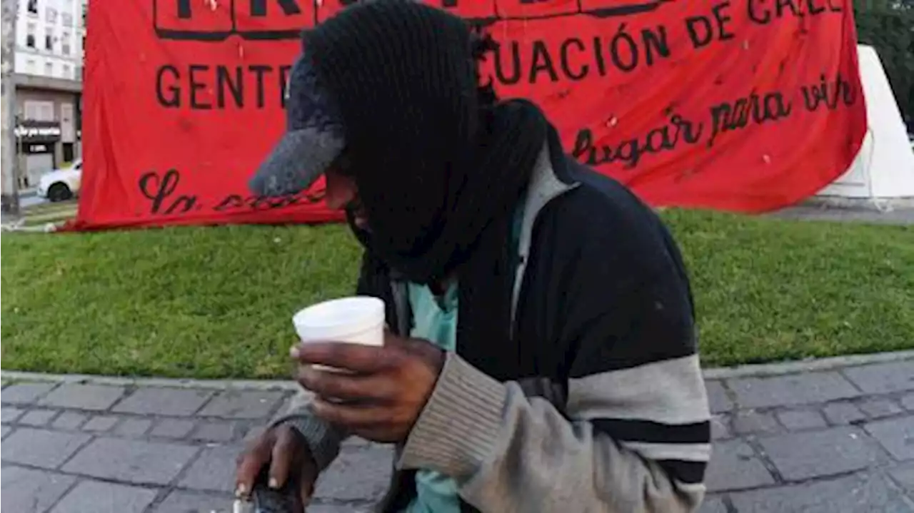 Realizaron un desayuno en el Obelisco para reclamar por las personas en situación de calle