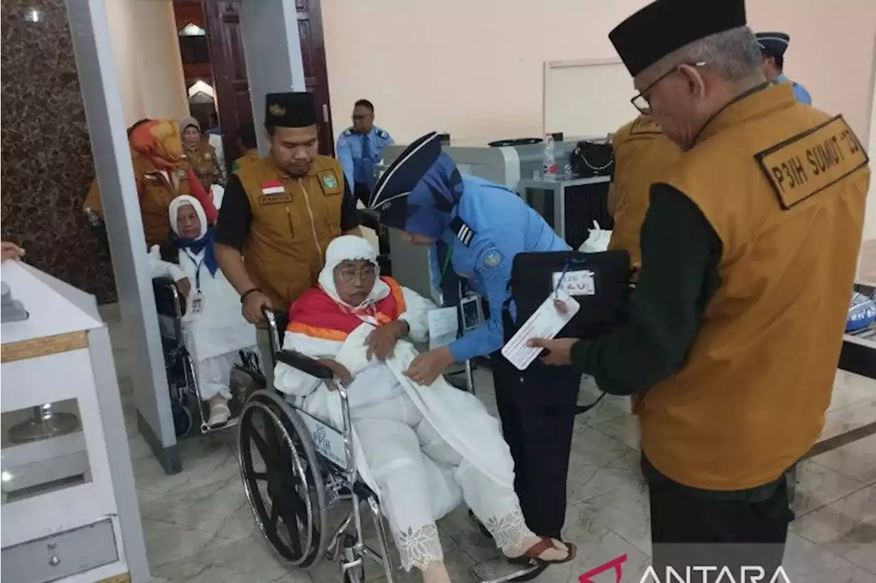 351 calon haji Kloter 20 berangkat ke Jeddah