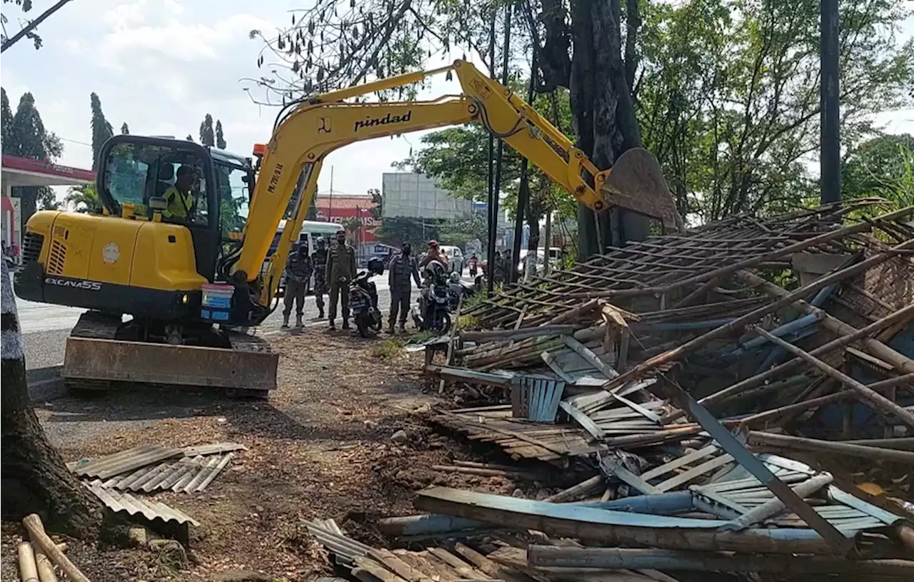 Satpol PP Pati Bongkar Puluhan Warung Remang-remang