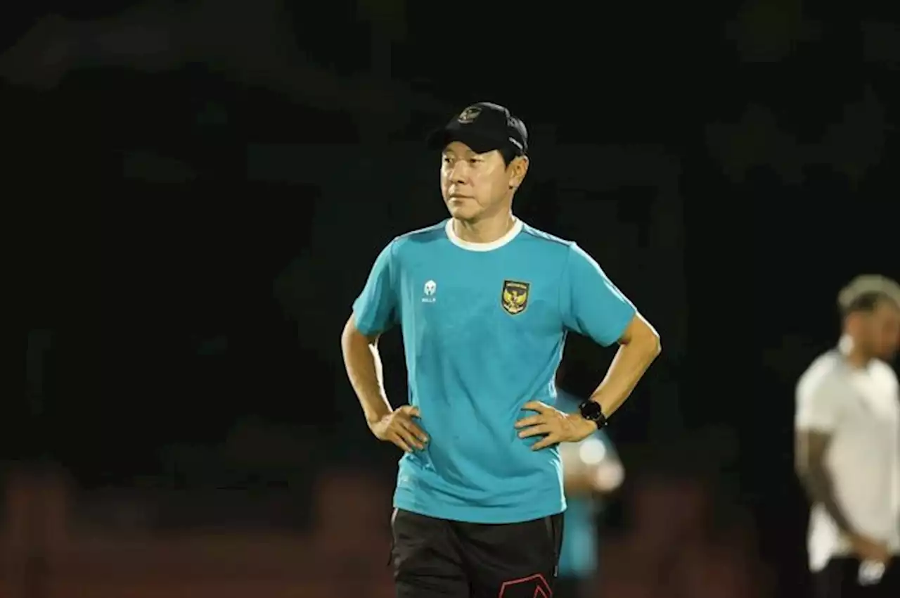 Shin Tae-yong Puji Kualitas Lapangan Latihan untuk TC Timnas Indonesia di Surabaya - Bolasport.com