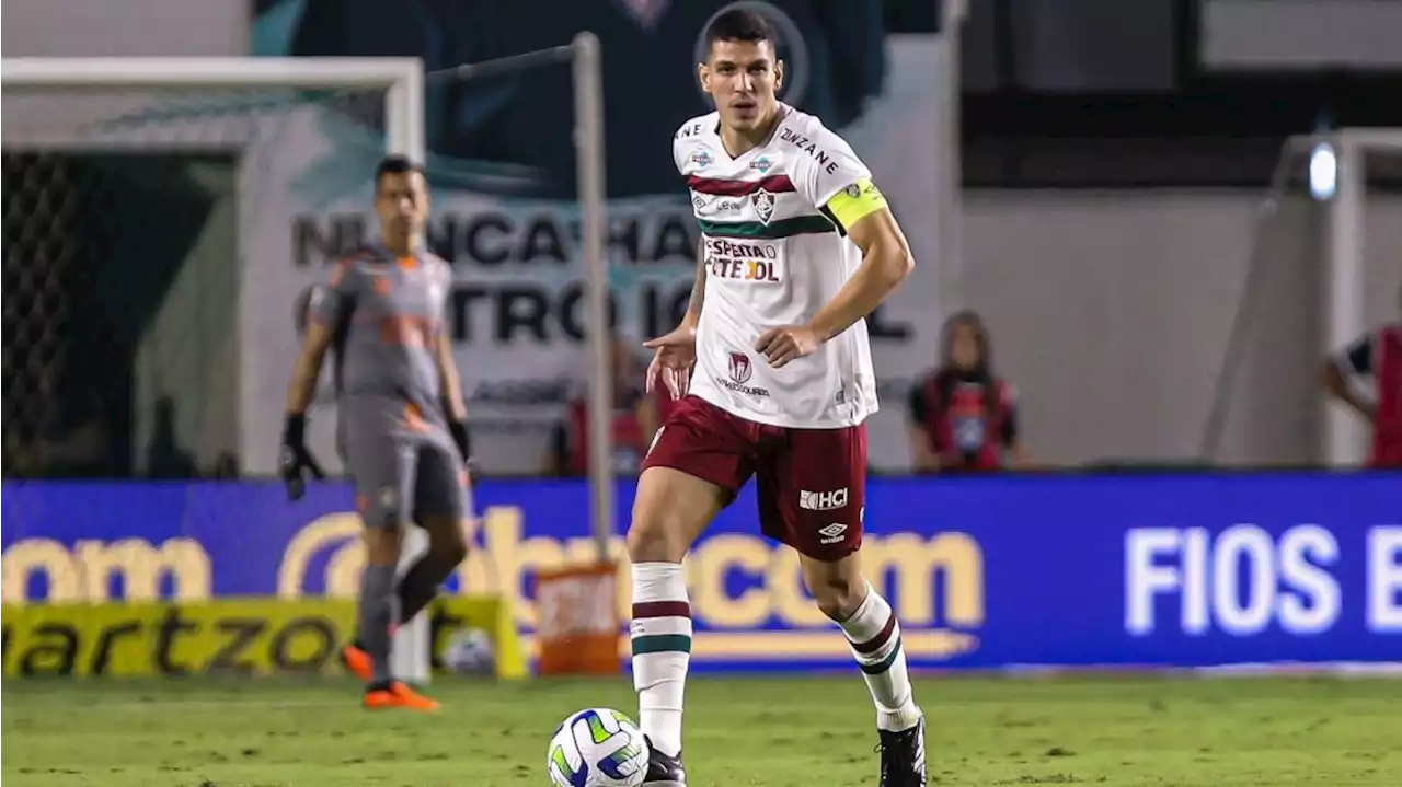 Convocado pela Seleção, zagueiro Nino, do Fluminense, sai de campo chorando