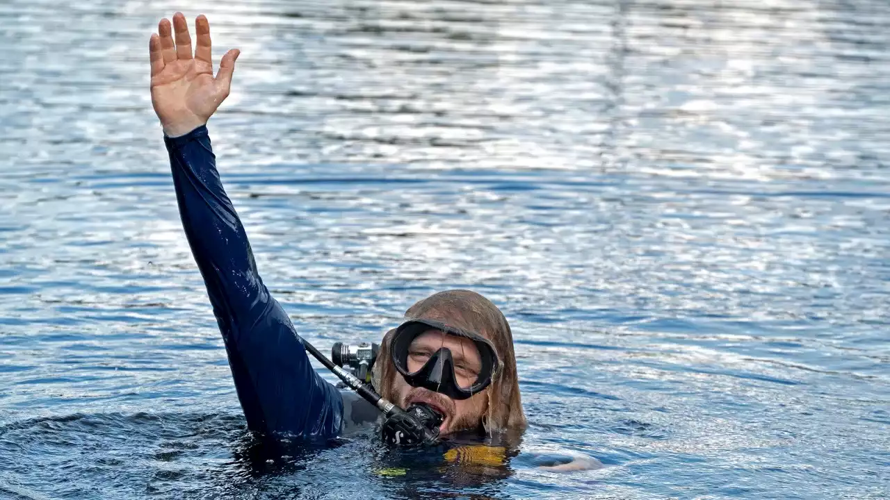 Después de 100 días, el científico 'Dr. Deep Sea' reaparece tras batir el récord de vida bajo el agua