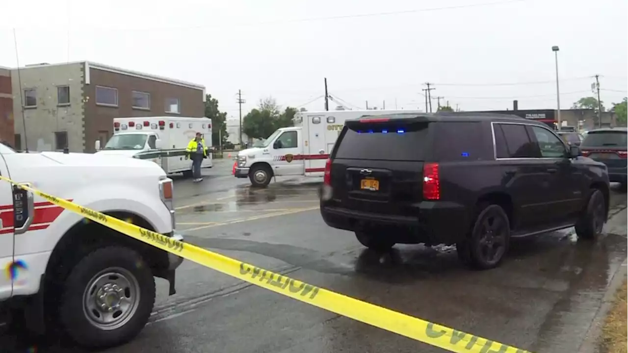 Tour boat capsizes in water tunnel near Niagara Falls, New York