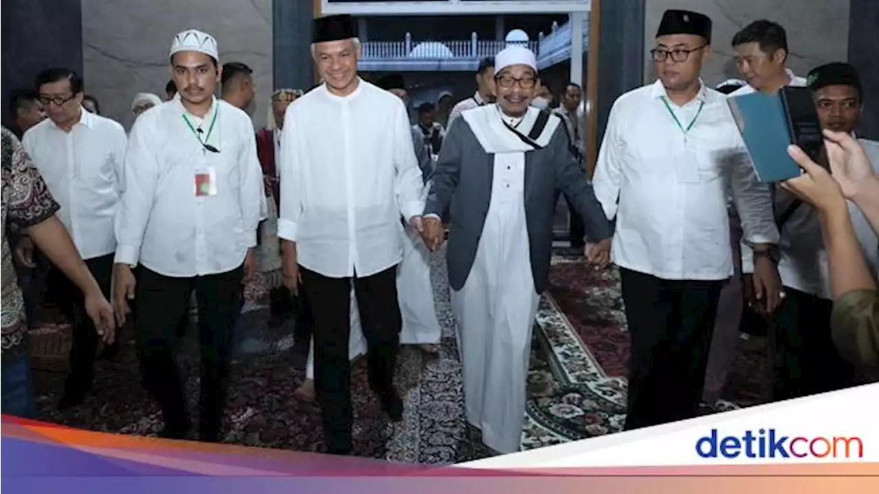 Silaturahmi ke Ponpes di Medan, Ganjar Diajak Nari Tor-tor-Tanam Pohon