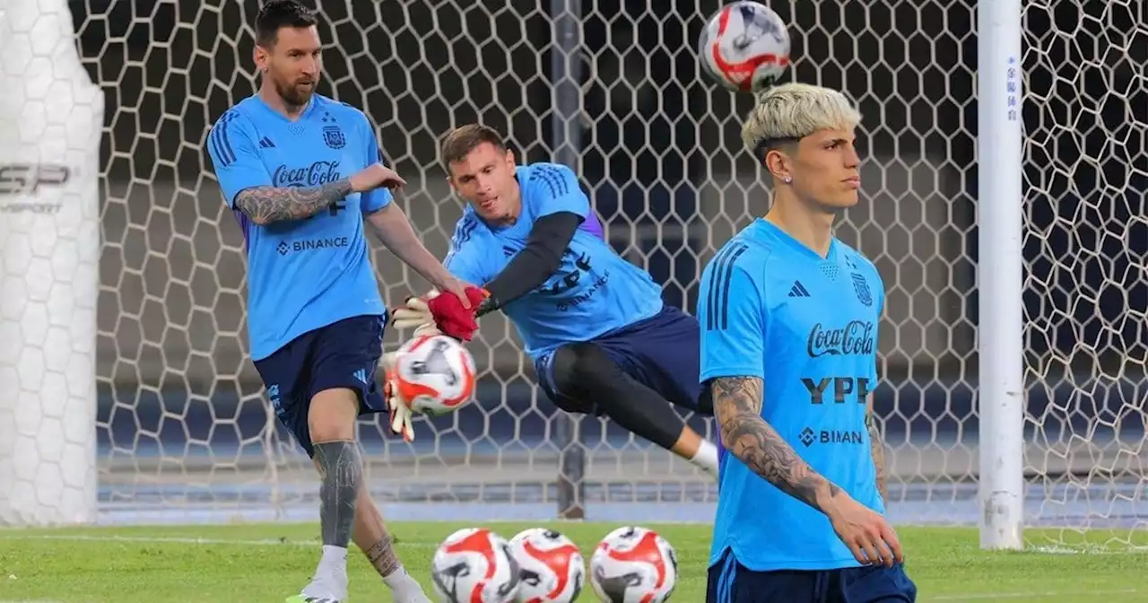 Video: Messi, Dibu, Garnacho y el entrenamiento de la Selección en China