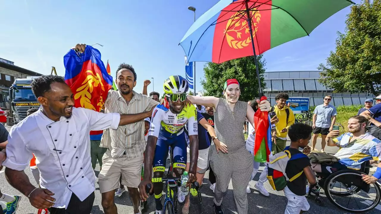 Giro di Svizzera, l'Eritrea fa festa con Girmay: battuti Demare e Van Aert