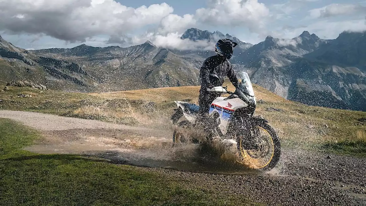 Honda Test Tour 2023: in sella alle nuove Hornet e Transalp