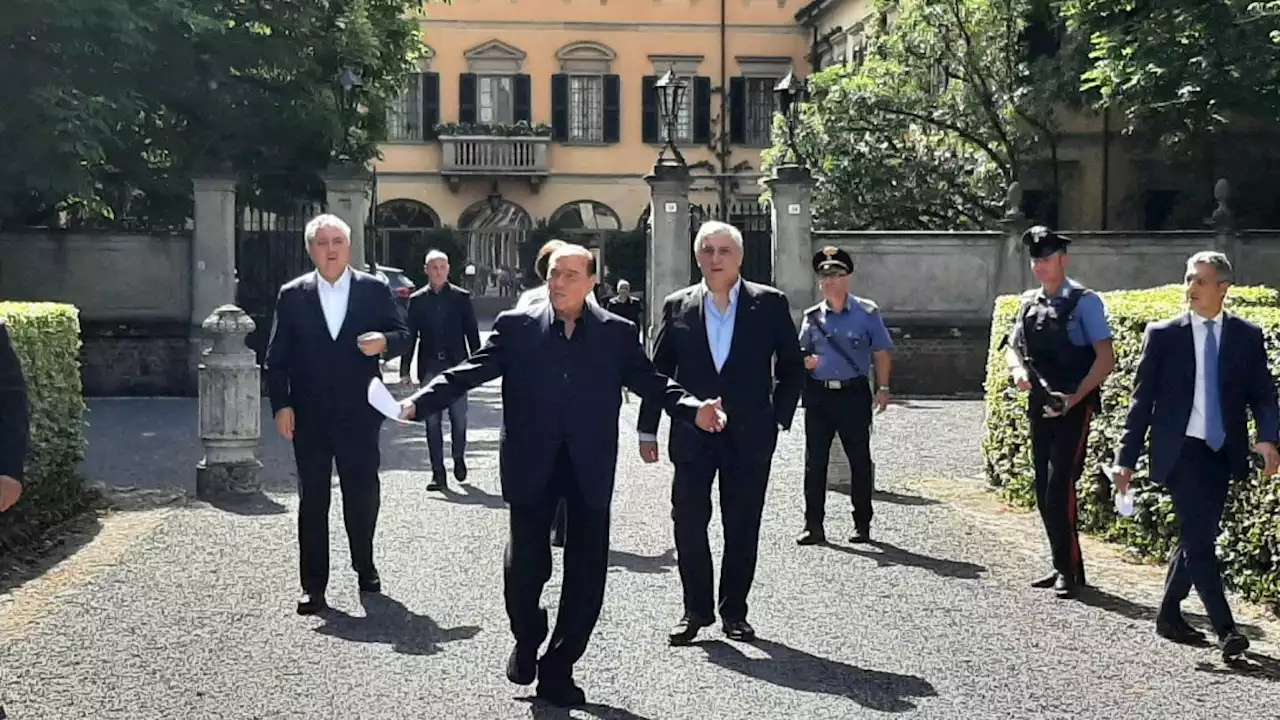 Silvio Berlusconi e le case: una storia d'amore molto italiana (e molto politica) (di G. Del Vecchio)