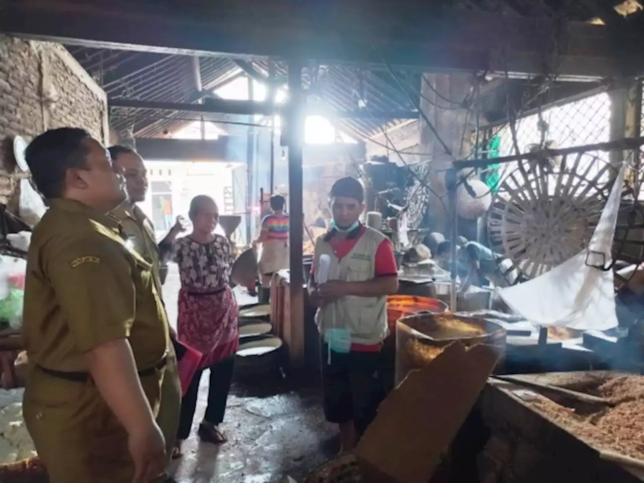 Bau Limbah Pabrik Tahu di Desa Madegondo Belum Sirna, DLH Sukoharjo Kembali Datangi Lokasi