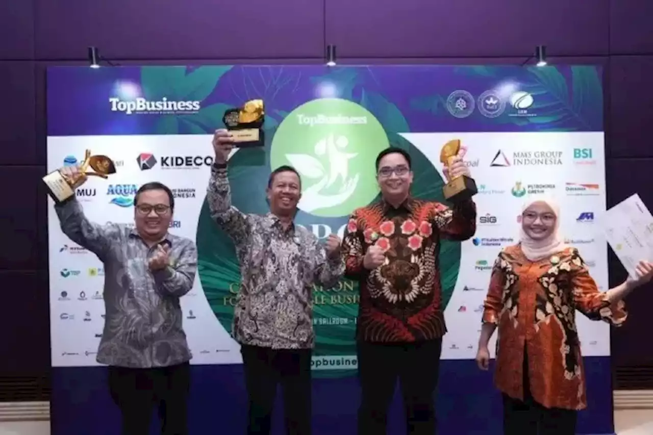 PTBA Raih Tiga Penghargaan Pada Ajang TOP CSR Awards 2023 - Jawa Pos