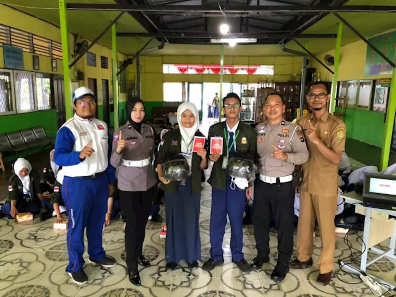 Tim Safety Riding Trio Motor Hadir di SMPN 15 Banjarmasin