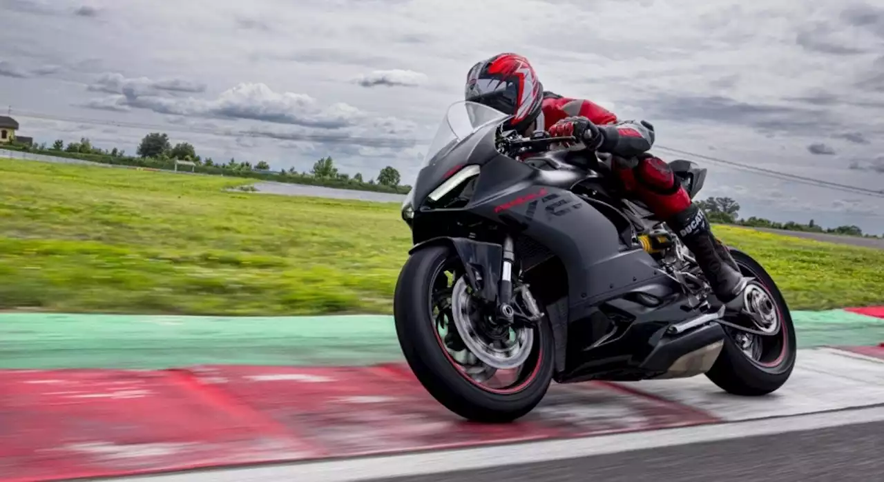 Ducati Panigale V2 2024 Tampik Serba Hitam, Sangar!