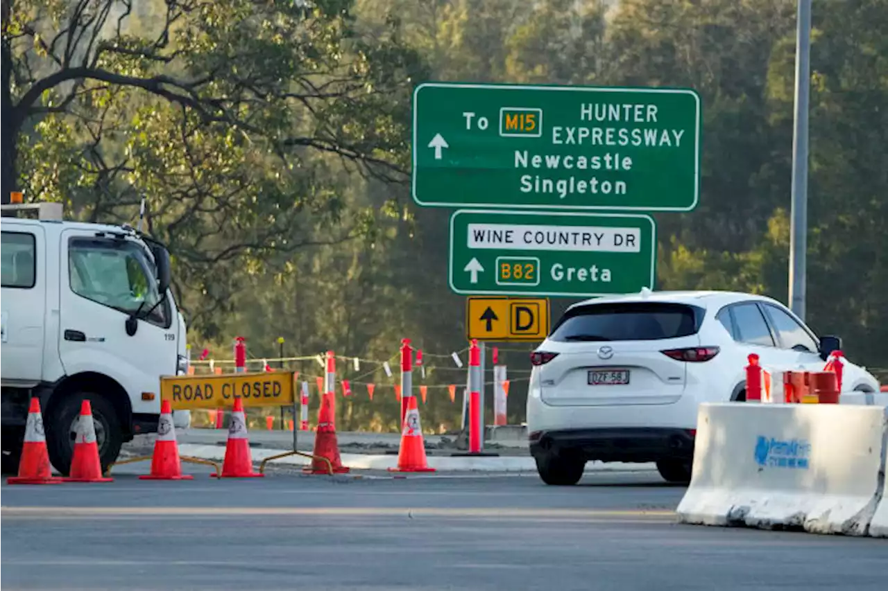 10 killed in Australia after wedding bus rolls, according to police and media reports