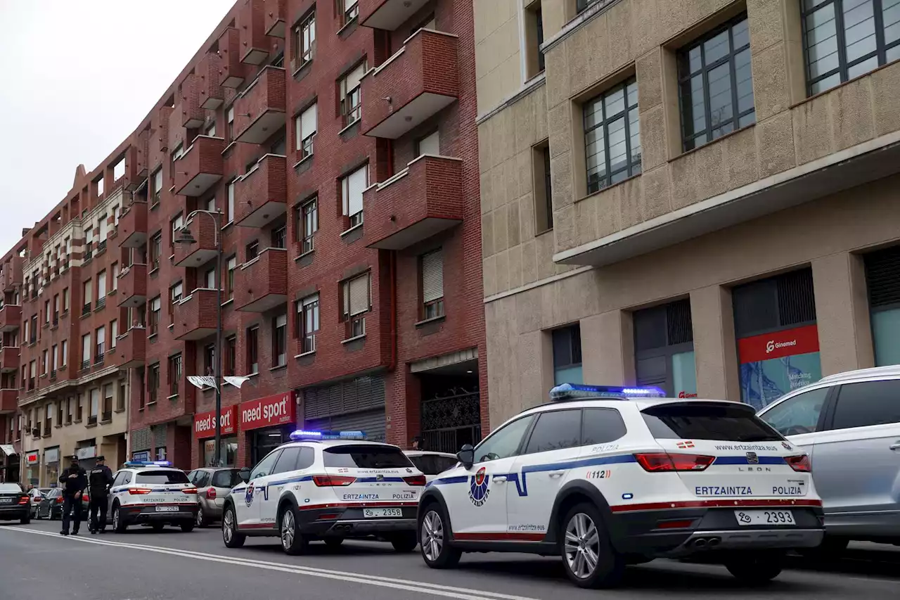 Un hombre se atrinchera en su vivienda en Leioa