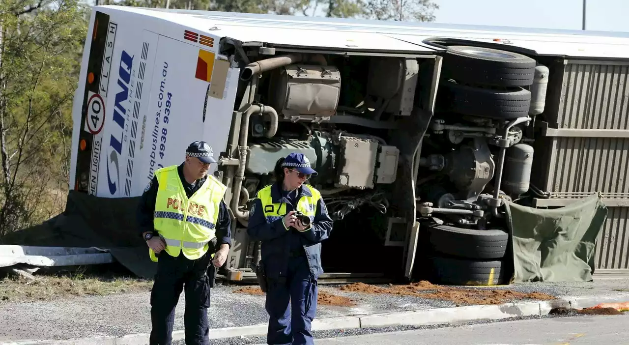 Incidente choc al matrimonio, si ribalta il bus con gli ospiti: 10 morti e 25 feriti. «Stavano tornando in hotel»