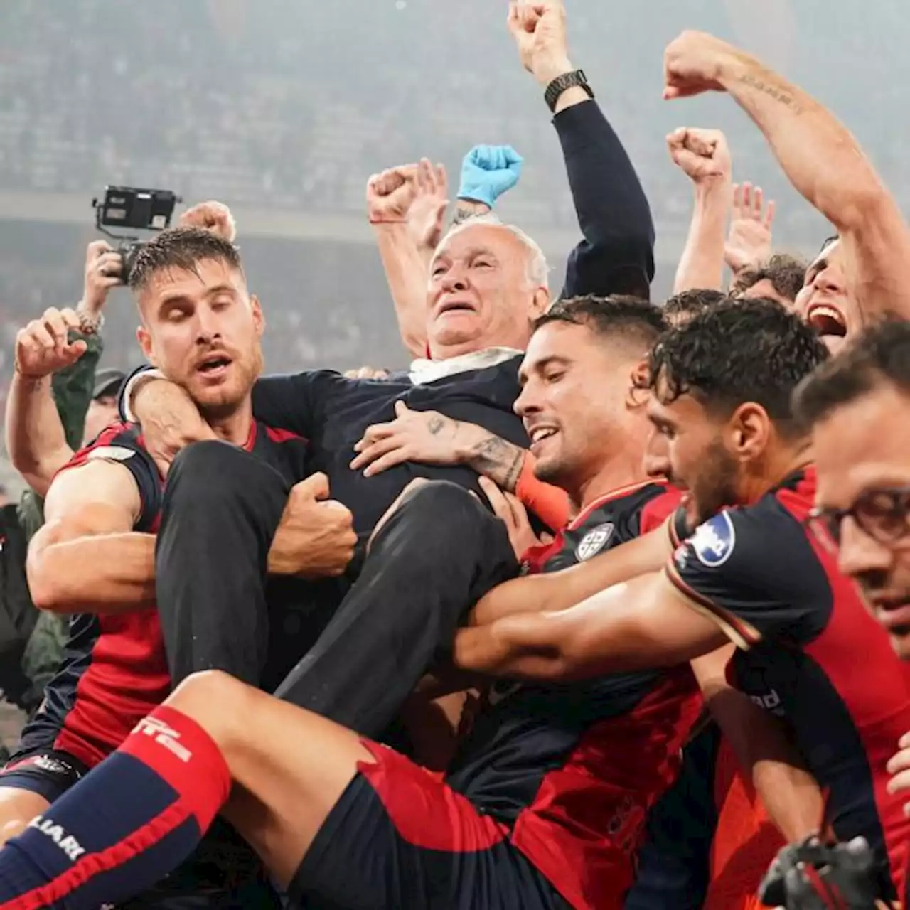 Trente-trois ans après avoir fait monter Cagliari en Serie A, Claudio Ranieri a récidivé