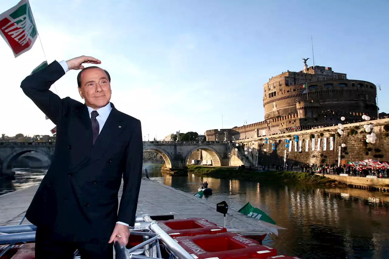 L’età del Cav. | Berlusconi conteneva moltitudini, ma ha regnato più che governato - Linkiesta.it