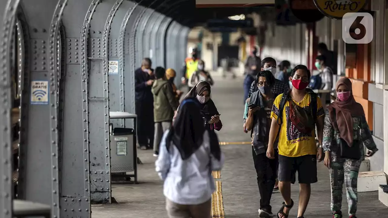 Pengguna Kereta Api Kini Diperbolehkan untuk Tak Pakai Masker Lagi