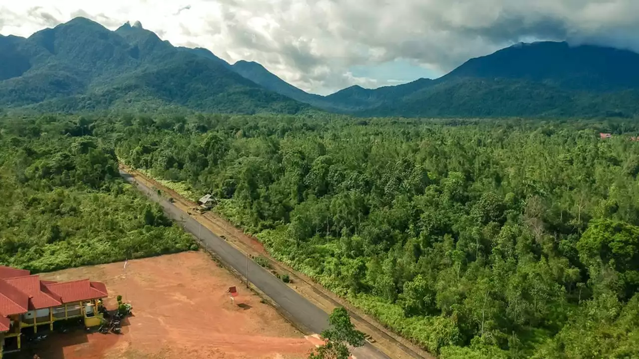 Pesona Gunung Daik yang Jadi Titik Tertinggi di Kepulauan Riau