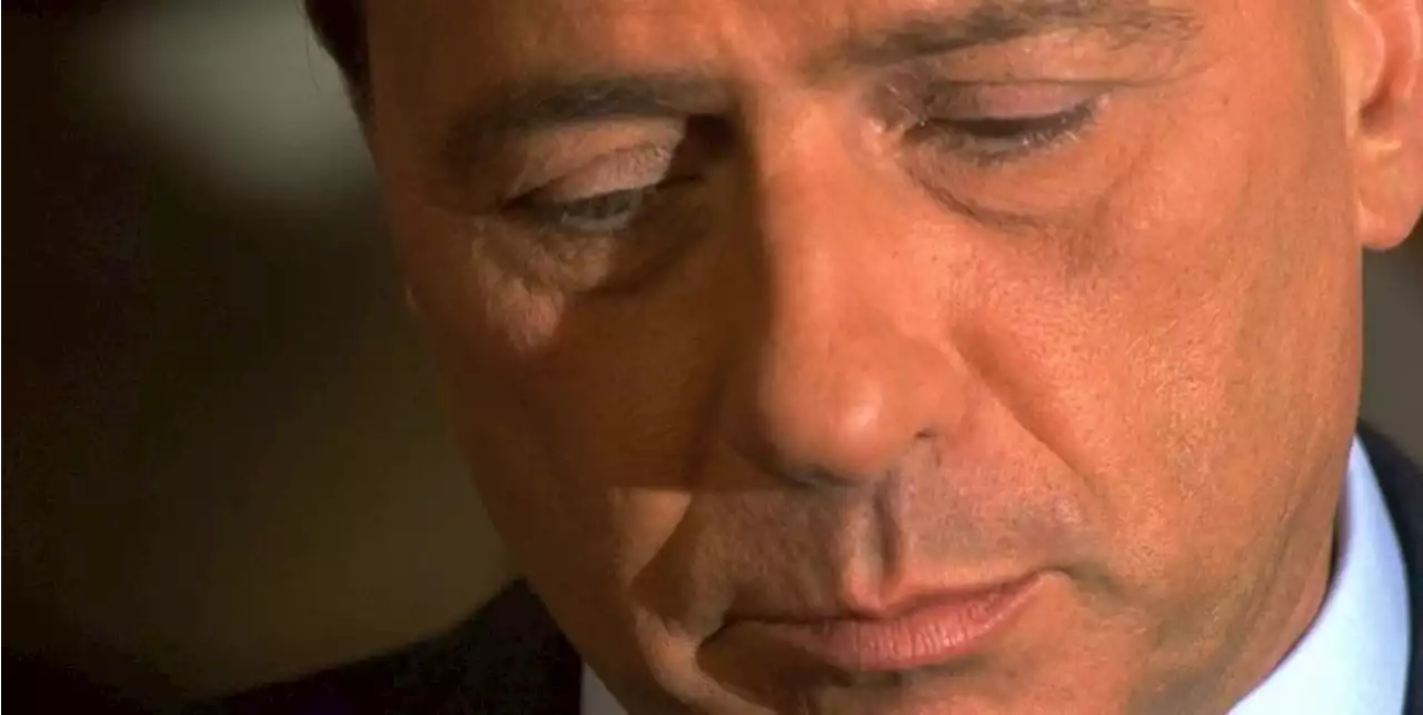 Addio a Silvio Berlusconi l'uomo che correva sul filo del consenso e del dissenso