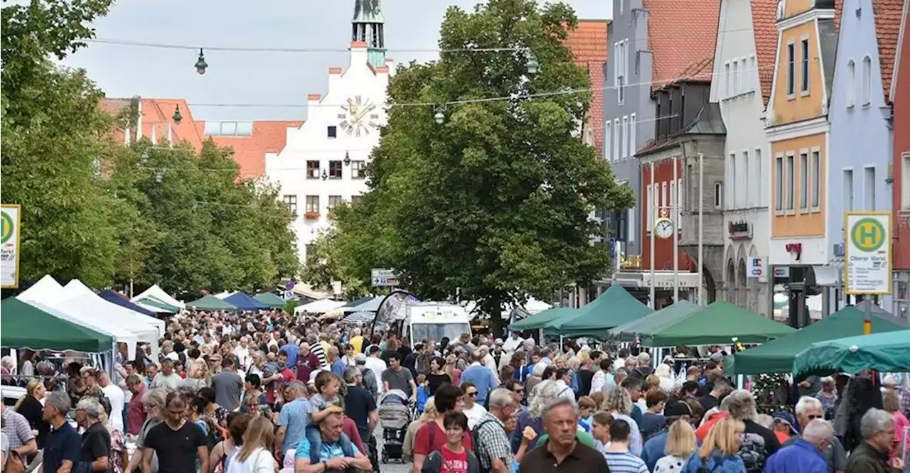 Schnäppchenmarkt und Altstadtflohmarkt locken in die Neumarkter Innenstadt